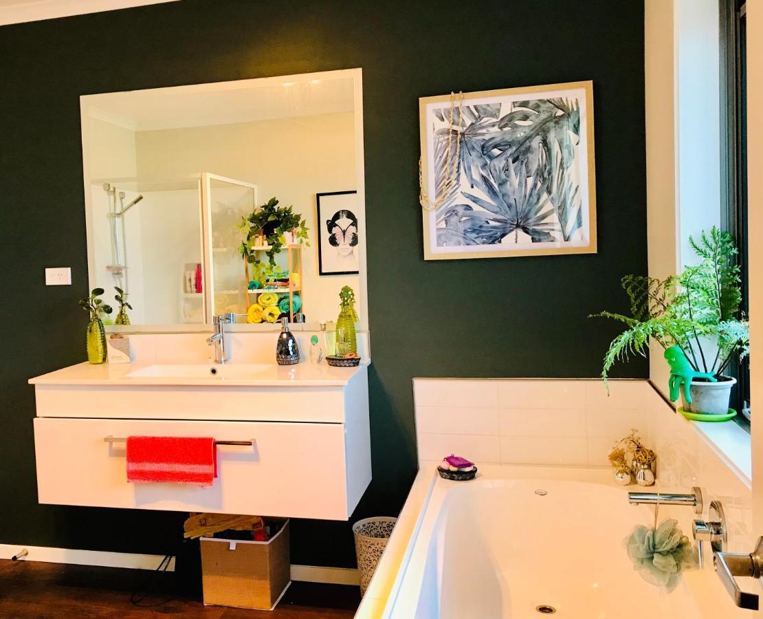 A Little Bit Beachy Modern Guest Room And Private Toilet ไครสต์เชิร์ช ภายนอก รูปภาพ